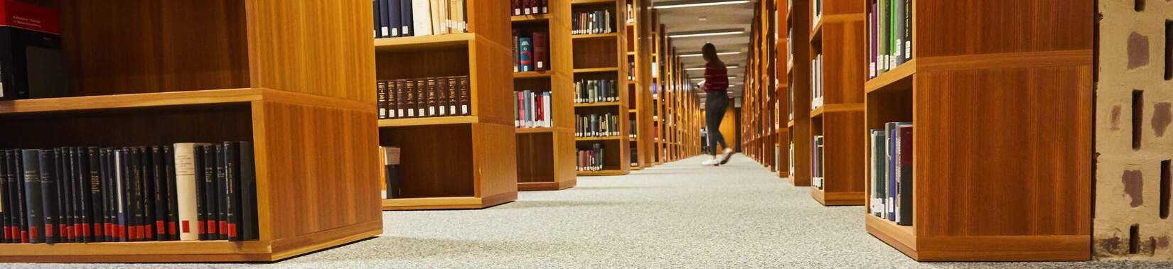 Textiele vloerbedekking Kugelvlies in een bibliotheek